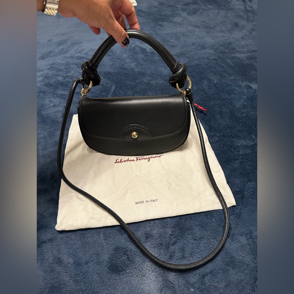 Salvatore Ferragamo Elegant Black Leather Shoulder Bag